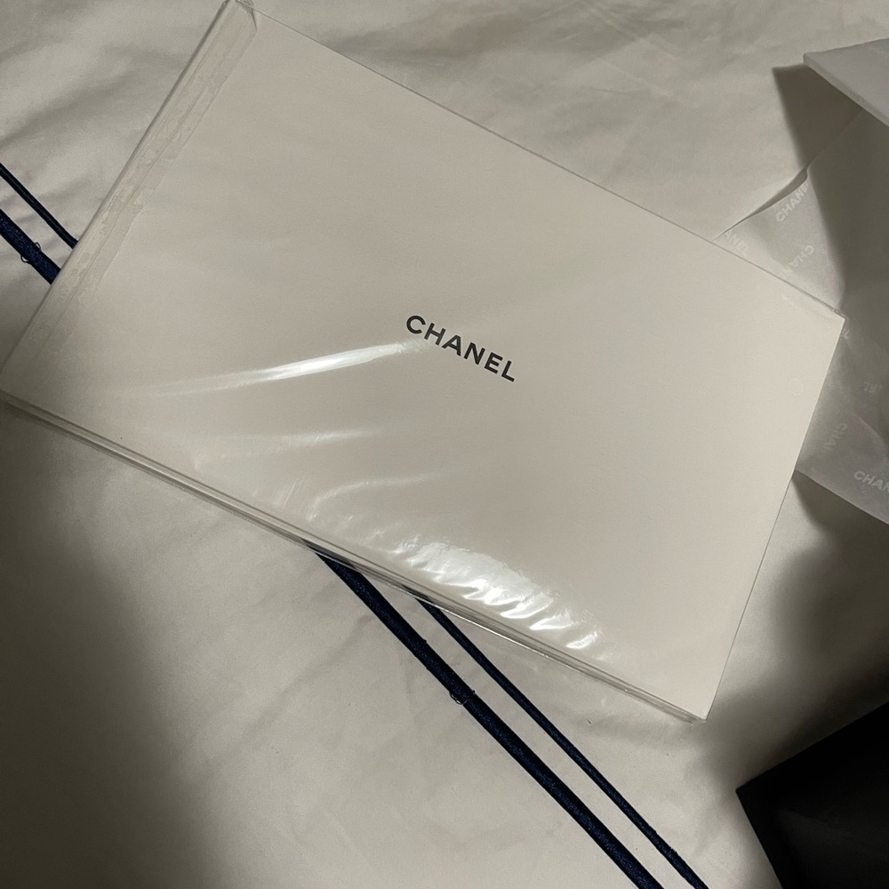 Authentic Chanel Timeless Classic Maxi DoubleFlap Caviar Leather w/Gold hardware - Picture 13 of 14